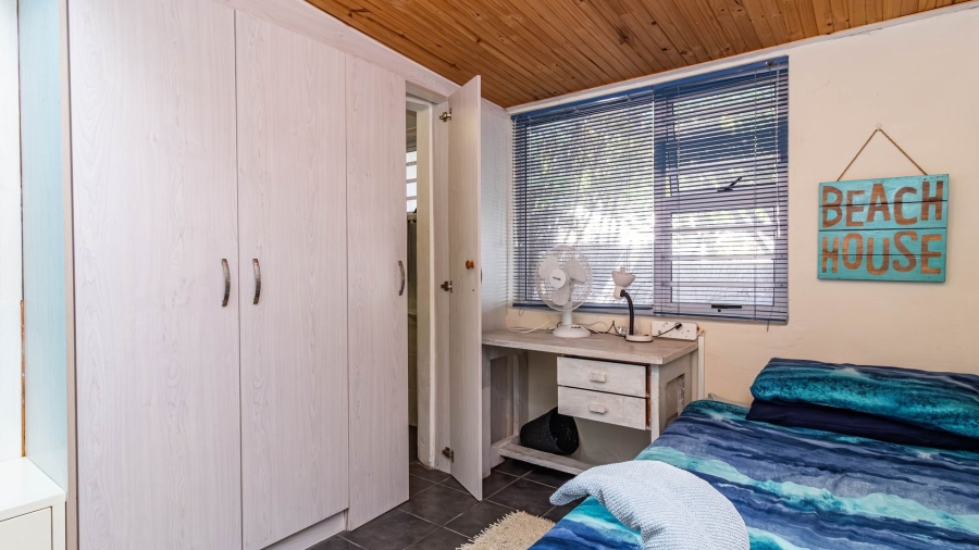 4 Bedroom Property for Sale in Perlemoenbaai Western Cape